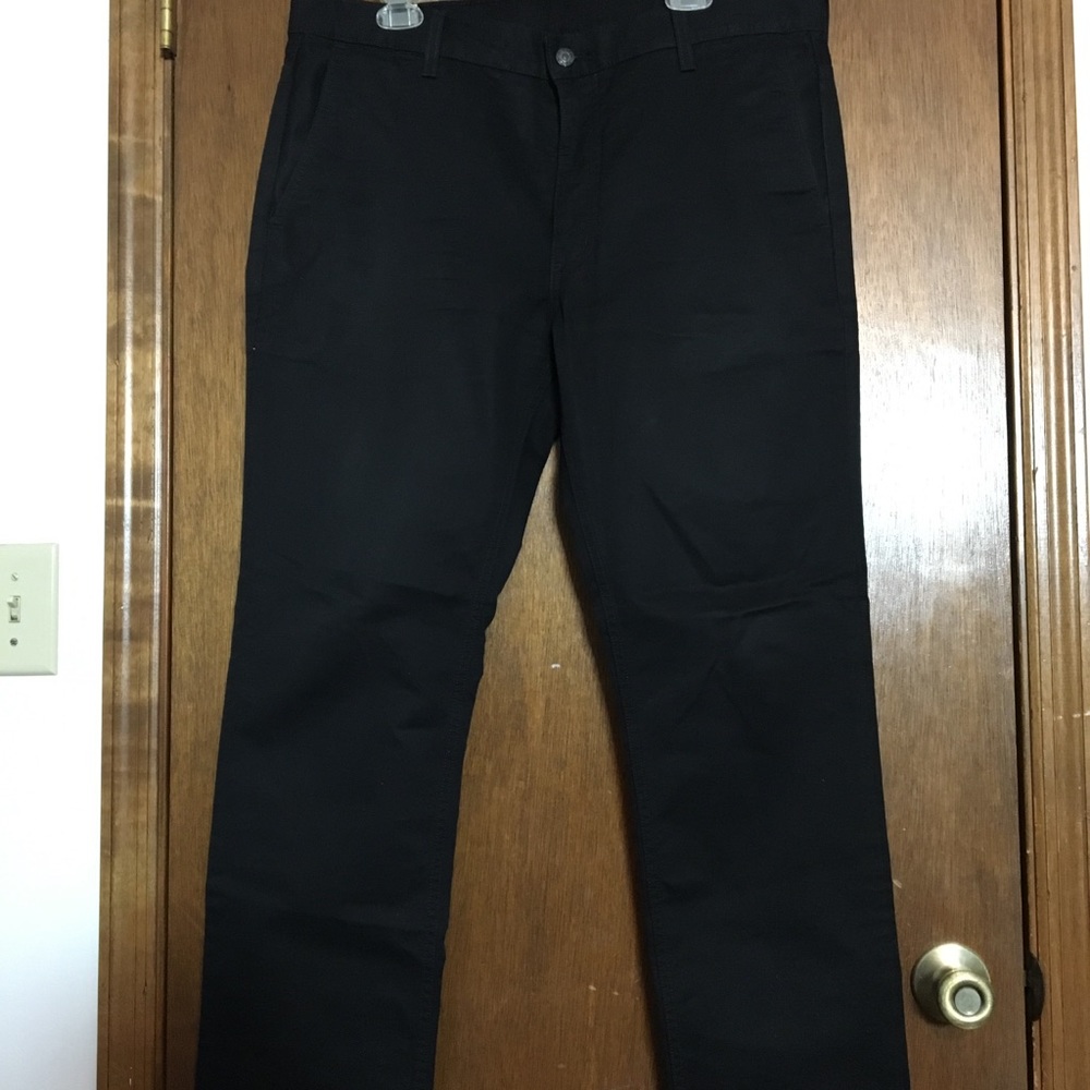 Levi’s 569 black jeans